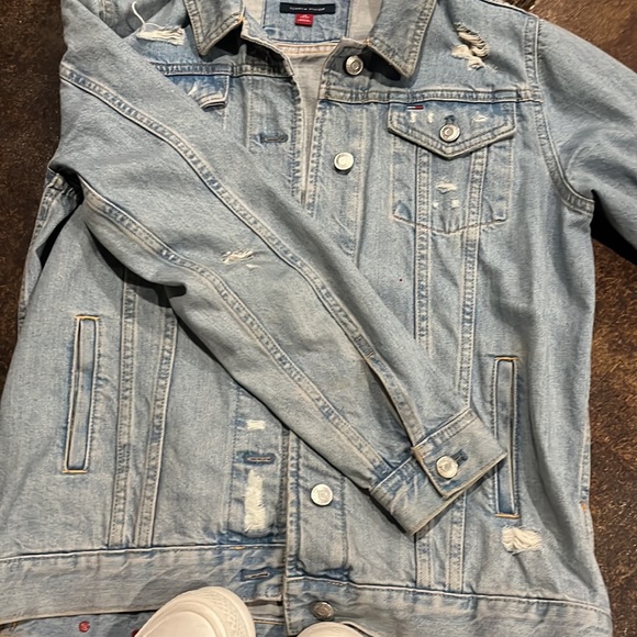 tommy hilfiger lightwash denim jacket - Picture 3 of 4